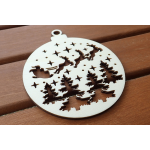 Drevená vianočná ozdoba zo sobmi a saňami