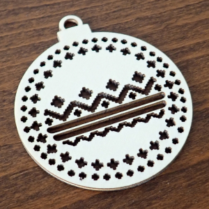 Drevená vianočná ozdoba na stromček, guľa 24