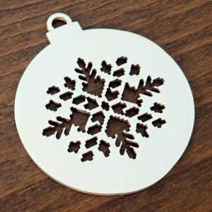 Drevená vianočná ozdoba na stromček, guľa 25