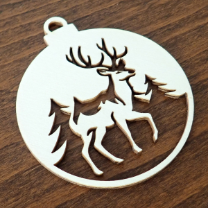 Drevená vianočná ozdoba na stromček, guľa s jeleňom 2