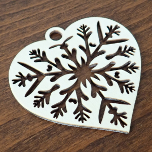 Drevená vianočná ozdoba na stromček, srdiečko