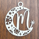 Drevená vianočná ozdoba mesiac s písmenom