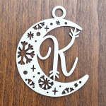 Drevená vianočná ozdoba mesiac s písmenom